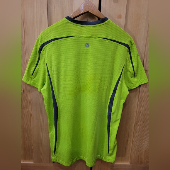 LULULEMON - Running/biking athletic shirt, size L - Picture 2 of 3